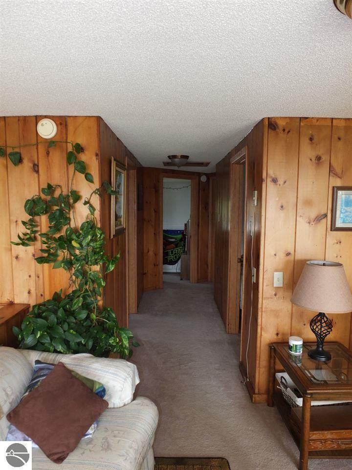 16086 Us Hwy 2, Cooks, MI 49817